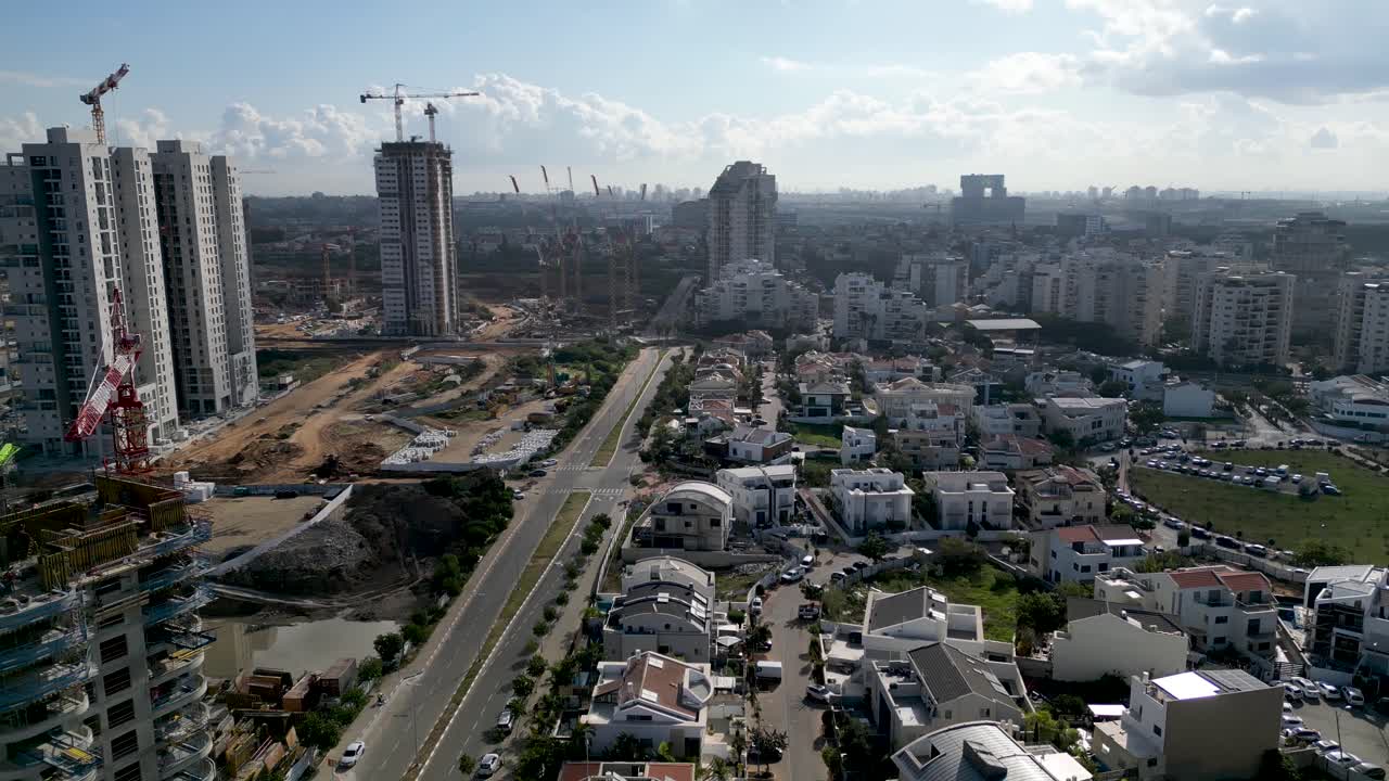 desarrollo urbano- ciudad de bat yam- israel- desde una vista de pájaro- drone 4k video