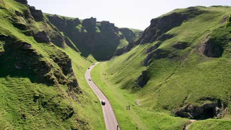 Aerial-View-Of-Travelling-Vehicles-And-People-Walking-At-Winnats-Pass-In-Peak-District-Of-Derbyshire,-England