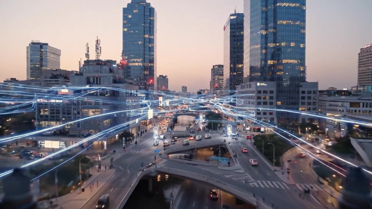 Reflexos do Anoitecer em uma Orla Urbana Moderna com Torres e Luzes da Cidade Criando uma Bela Cena de Movimento e Energia em um Ambiente Urbano