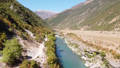 Río-Vjosa,-Albania---Antena-Del-Río-Más-Salvaje-De-Europa