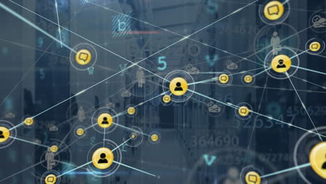 animación de la red de iconos digitales y procesamiento de datos de seguridad cibernética contra la sala de servidores