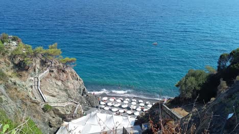 Crystal-clear-Ocean-Water-in-Lagoon-in-Italy