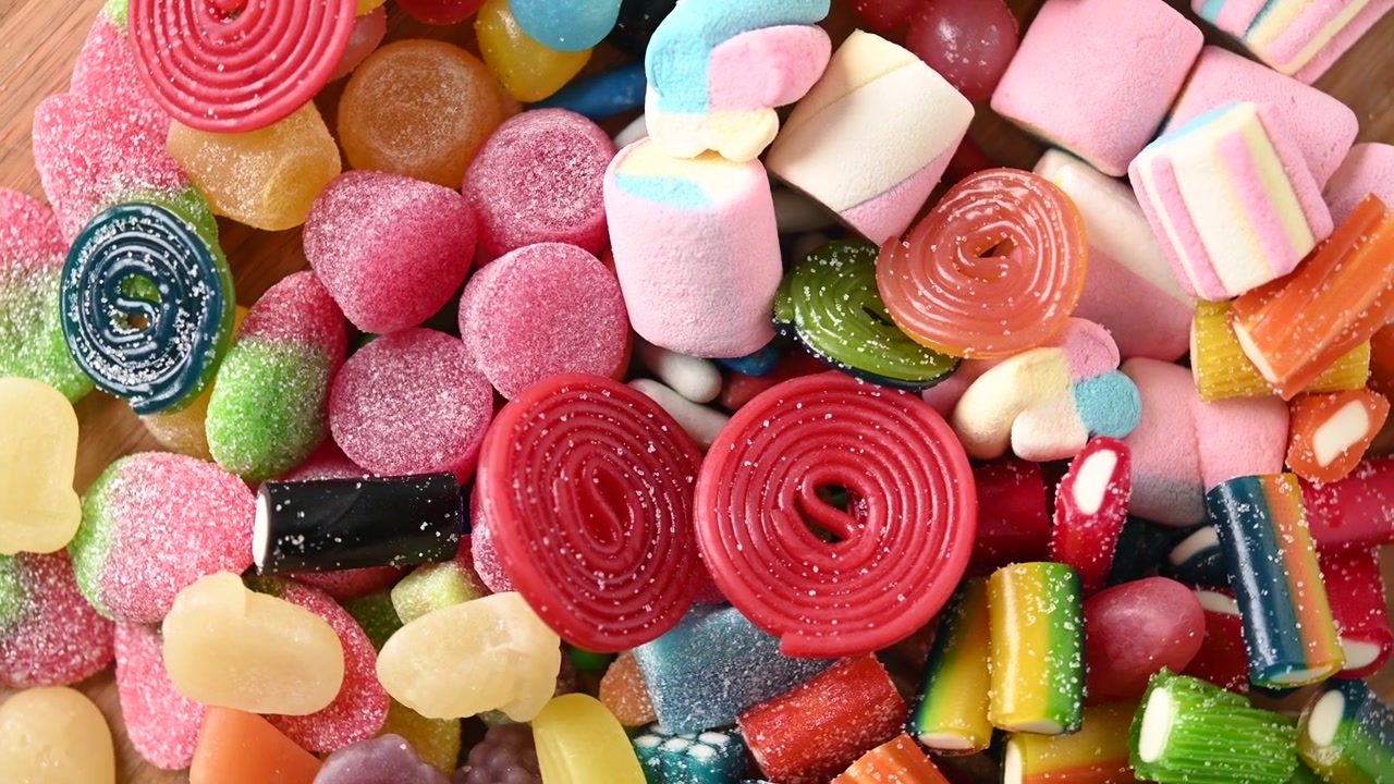 Fondo de un colorido surtido de caramelos.