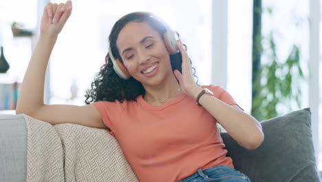 Danza,-Música-Y-Mujer-Negra-Con-Auriculares.