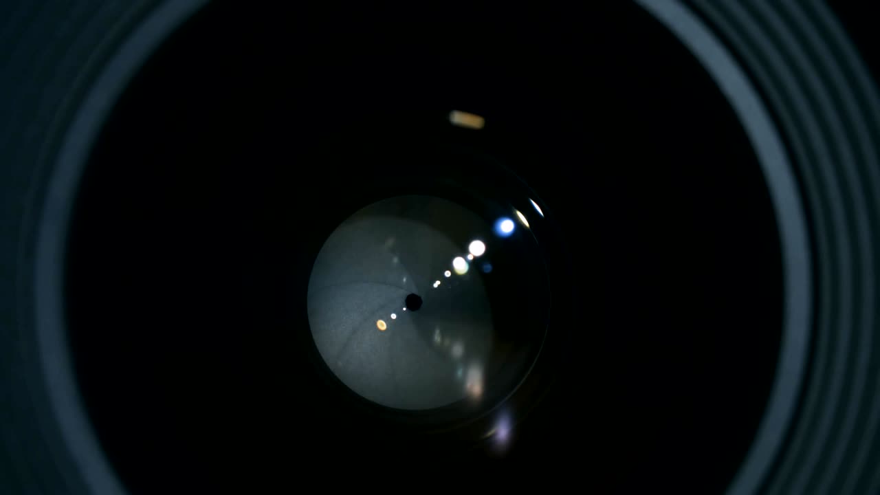 카메라 프라임 글래스: 렌즈를 열고 닫는 렌즈, 카메라 구의 클로즈업