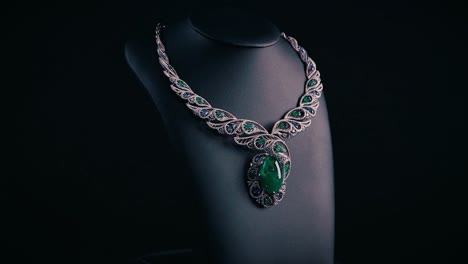 luxurious emerald and diamond necklace