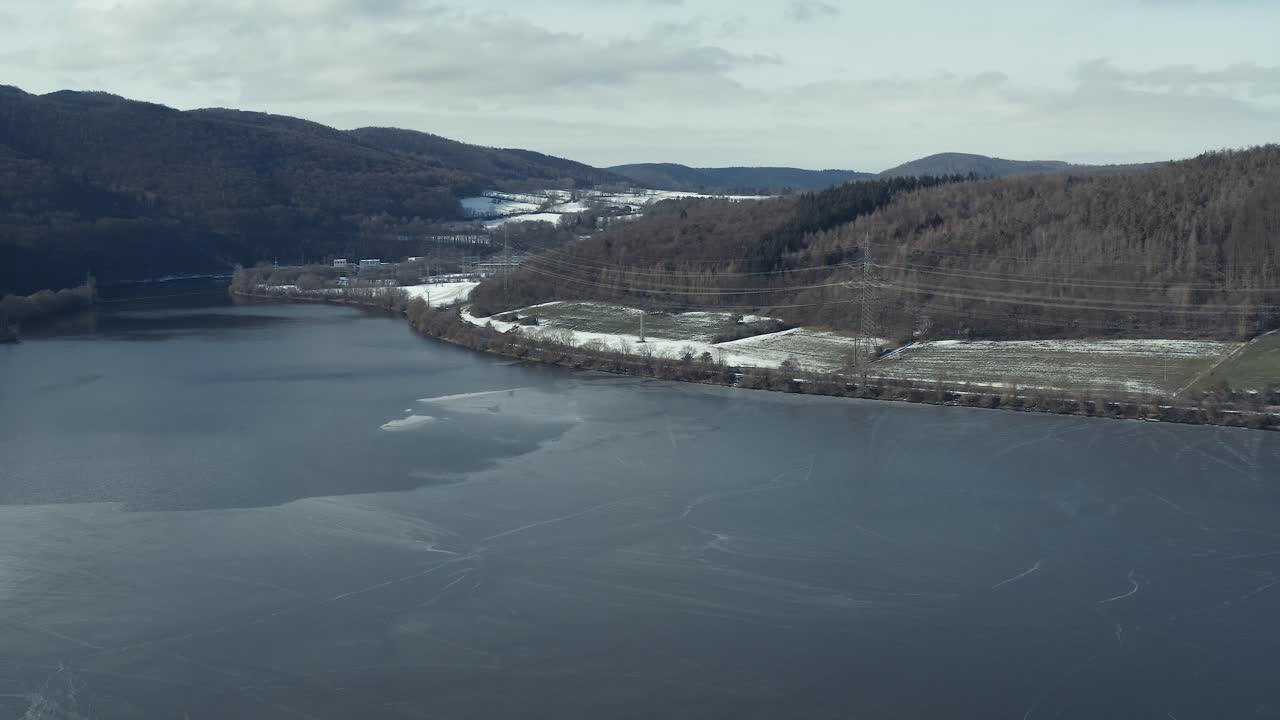겨울철 켈러 국립공원의 무인 항공기 공중 전망