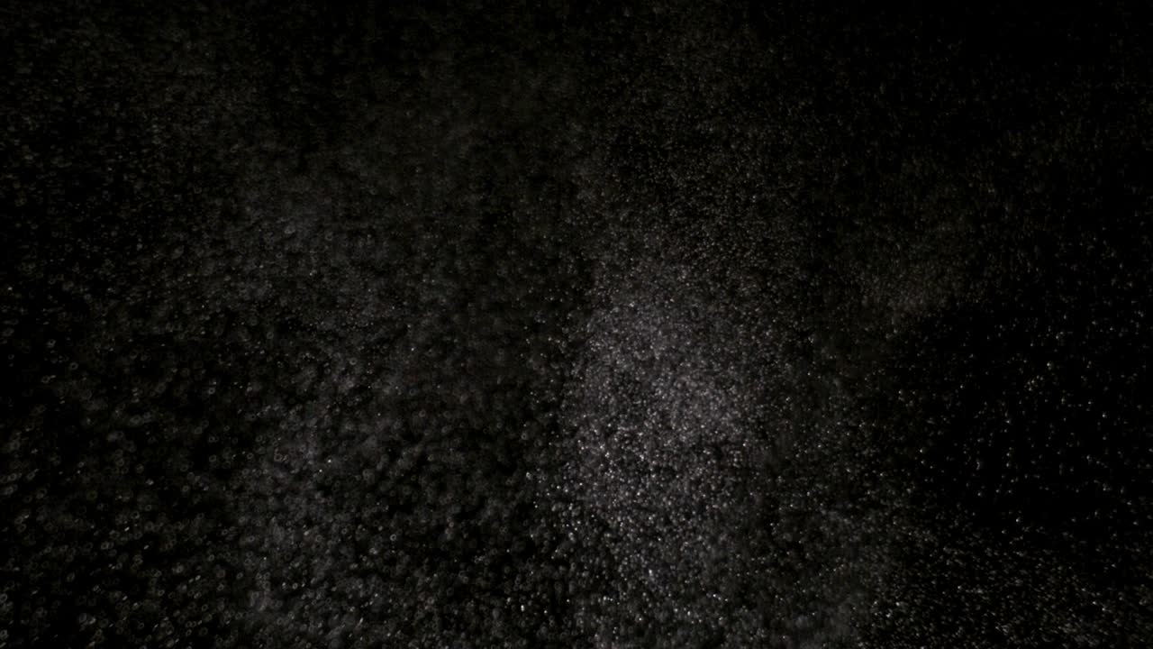 검은 바탕에 분리 된 파우더