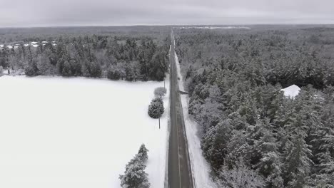 Drone-Volando-Sobre-Camino-Rural-En-4k