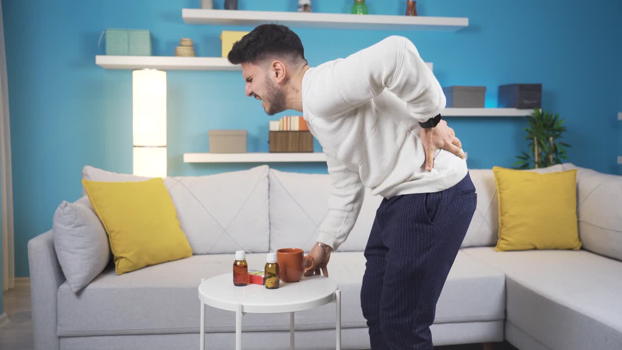 갑작스러운 움직임으로 인한 허리 통증.