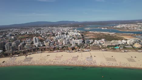 turismo ciudad portuguesa de portimao vista aérea en un día soleado sur de portugal algarve