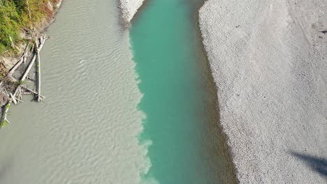 water color mixing in rivers confluence