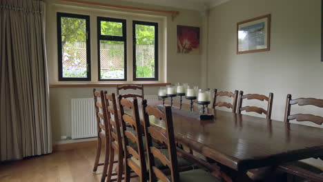 inclinación hacia arriba de un comedor en una casa familiar