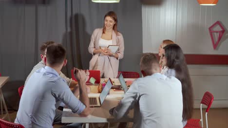 reunión de negocios en una oficina moderna