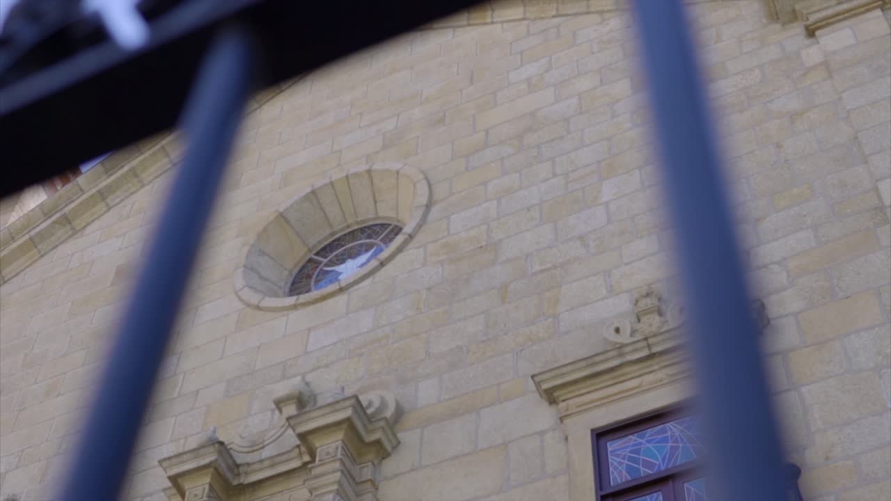 카스텔로 브랑코 대성당, 카메라 움직임으로 카스텔로 브랑코 대성당 꼭대기 공개