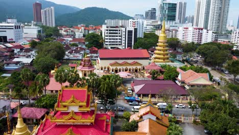 Colorido-Templo-Budista-Tailandés-Chaiya-Mangalaram,-Georgetown,-Malasia