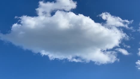 Lapso-De-Tiempo-De-Nube-Blanca-Perfecta-El-Tiempo-De-Nube-Blanca-Perfecta-Transcurre-Con-Un-Cielo-Azul-Claro