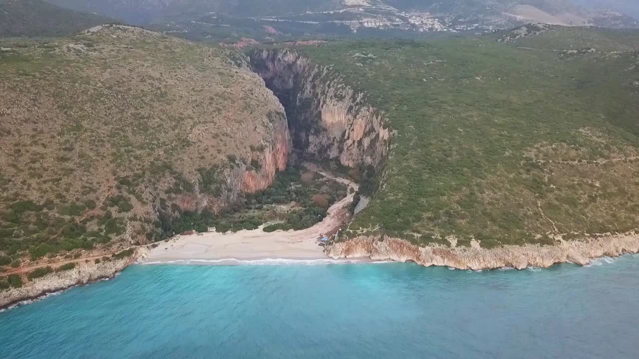 playa de gjipe y cañón de gjipe, el lugar más hermoso de la riviera albanesa y un lugar de visita obligada en europa.