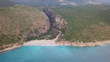 Gjipe-Beach-Y-Gjipe-Canyon-El-Lugar-Más-Hermoso-A-Lo-Largo-De-La-Riviera-Albanesa-Y-Un-Lugar-De-Visita-Obligada-En-Europa