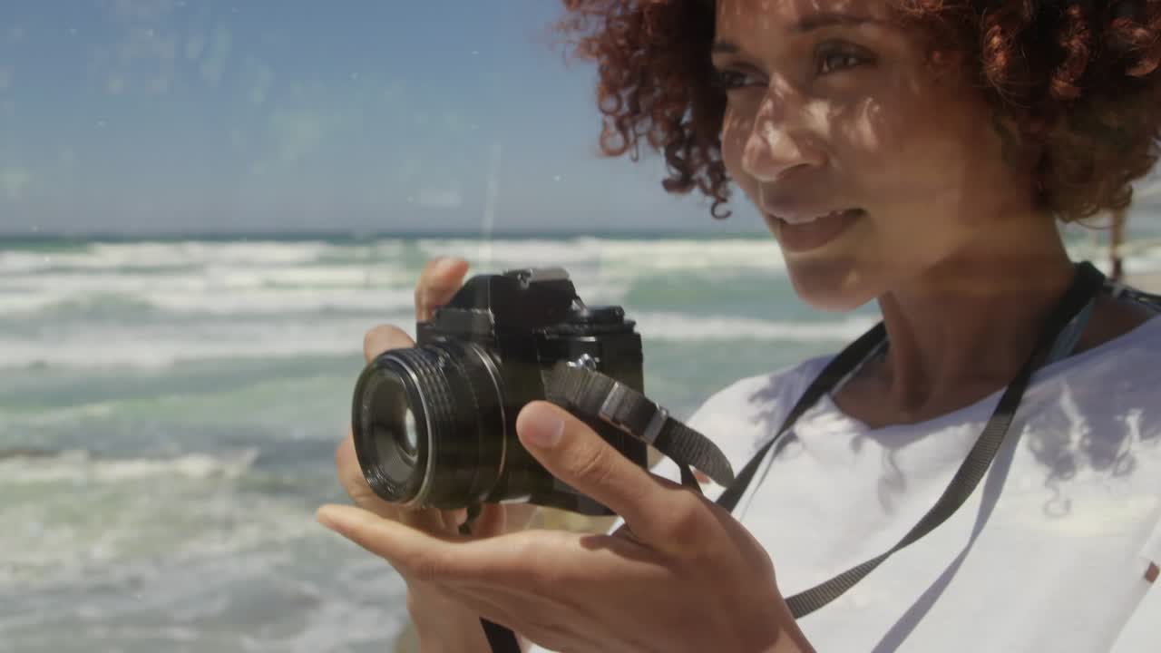 Animação de árvore sobre uma mulher afro-americana tirando uma foto