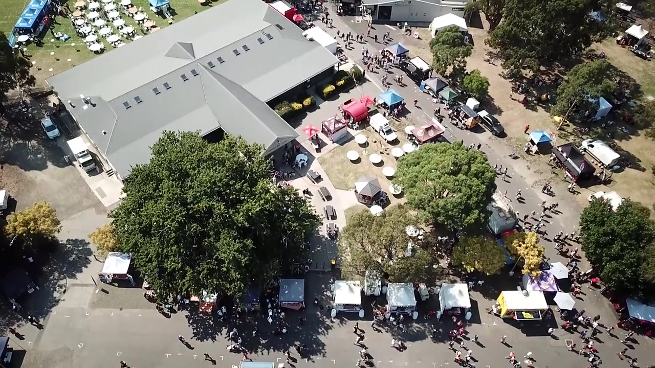 Veduta aerea di un festival nei sobborghi esterni di Melbourne, Victoria, Australia. Marzo 2019.