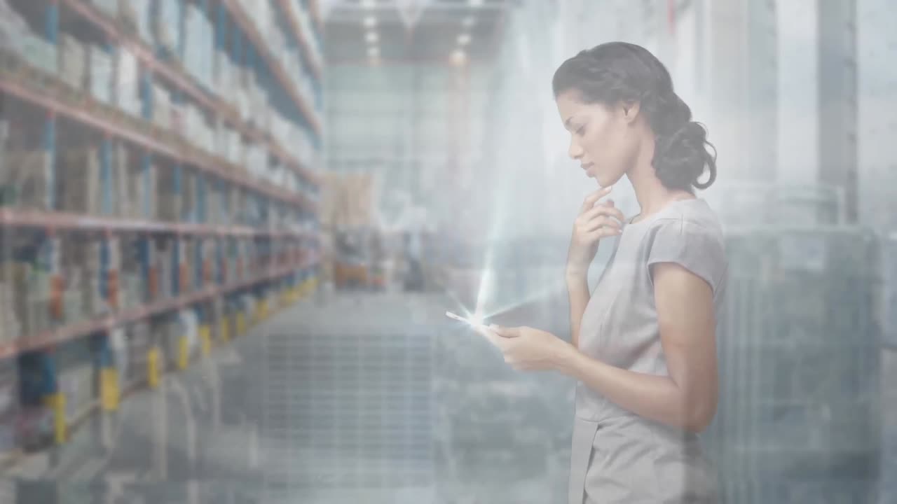 사회적 거리를 유지하는 백인 여성이 온라인에서 구매하고 있습니다.