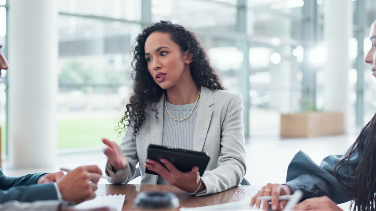 donna d'affari, riunioni e discorsi