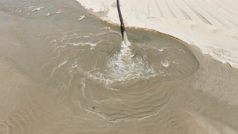 Erosionsschutz-Durch-Sandbaggerung-Am-Lake-Michigan