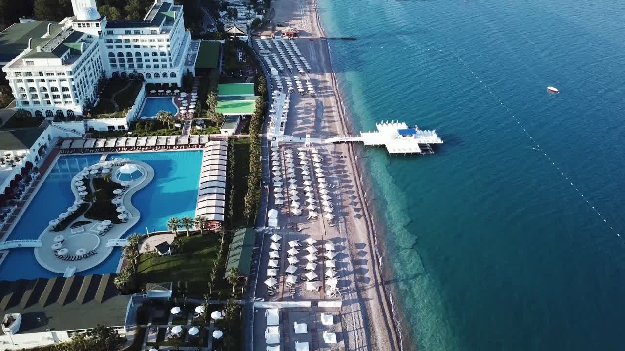 해변에 있는 럭셔리 리조트