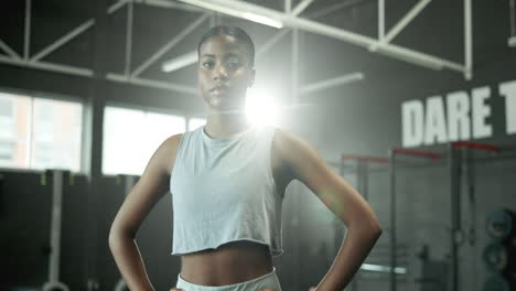 mujer en el gimnasio