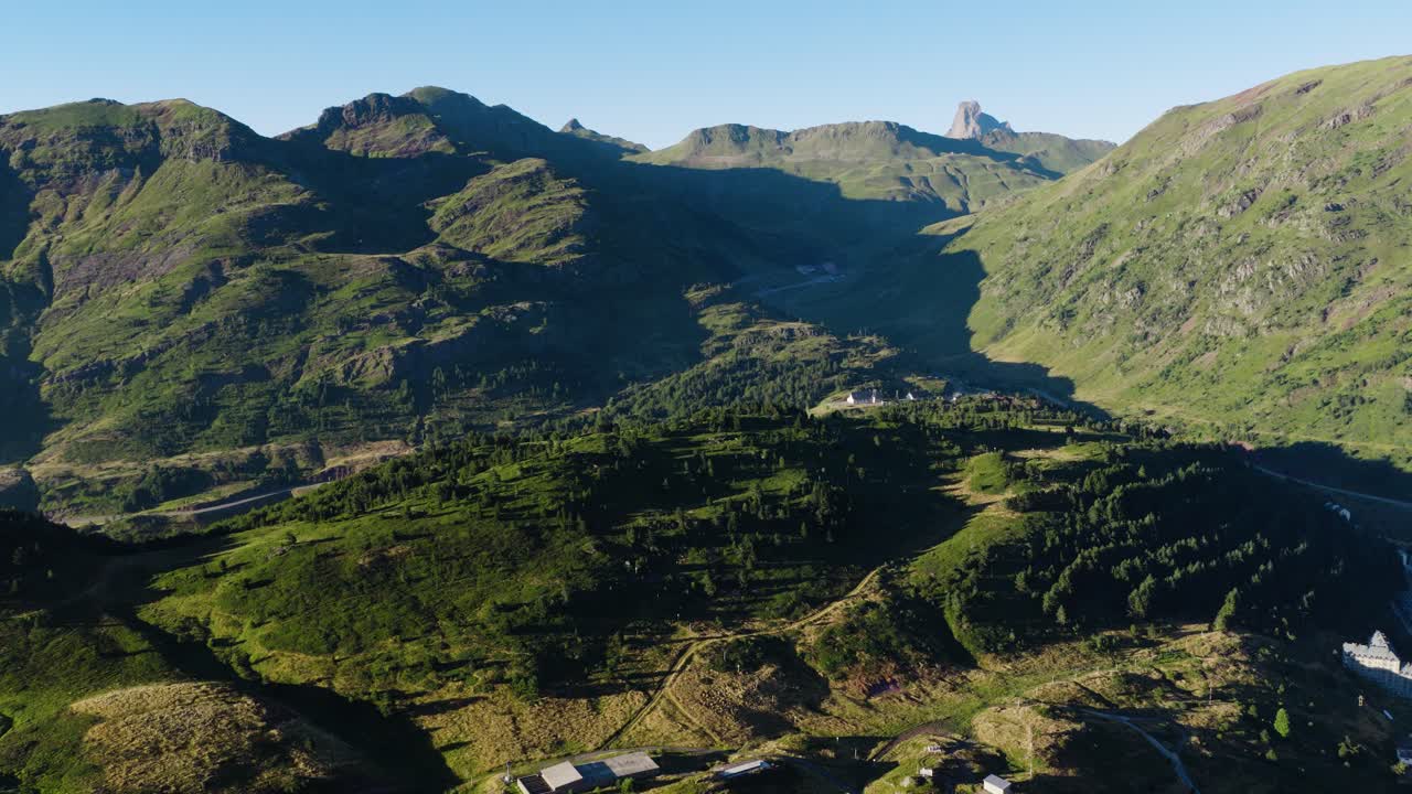 산 계곡 의 공중 사진