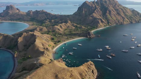 Vista-Aérea-De-La-Isla-De-Padar,-El-Parque-Nacional-De-Komodo,-Indonesia