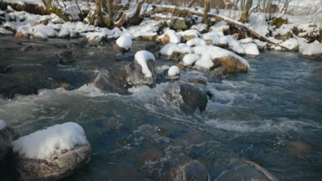 Super-Cámara-Lenta-De-Un-Río