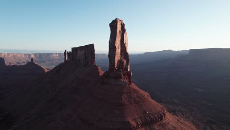 recorrido aéreo por la torre de castleton y las rutas de escalada de los alrededores