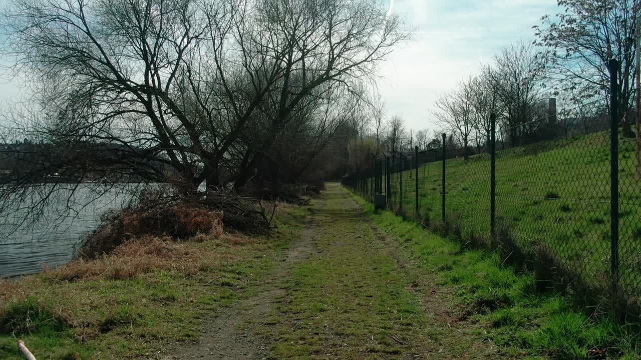 vltava río escuela náutica camino naturaleza cielo despejado día soleado