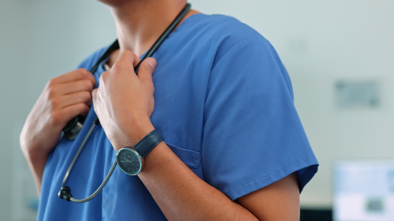 Médical, mains ou médecin avec un stéthoscope