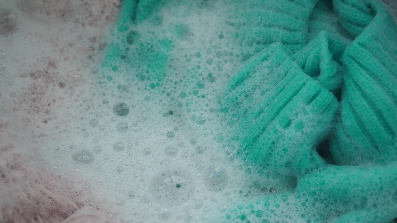 Washing clothes with bubbles