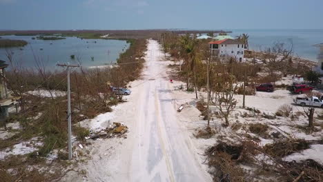 una antena sobre la destrucción provocada por el huracán irma cerca de los cayos de florida 2
