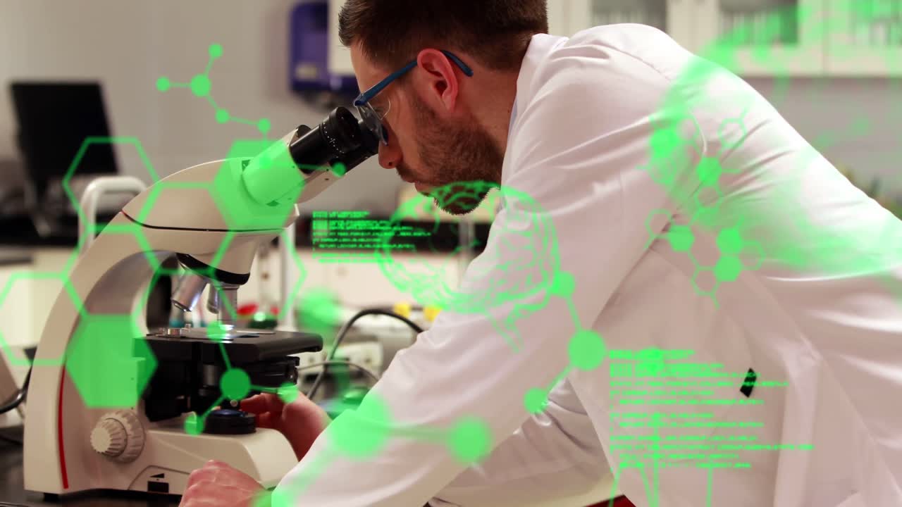 animación del procesamiento de datos médicos y el cerebro humano sobre el científico masculino