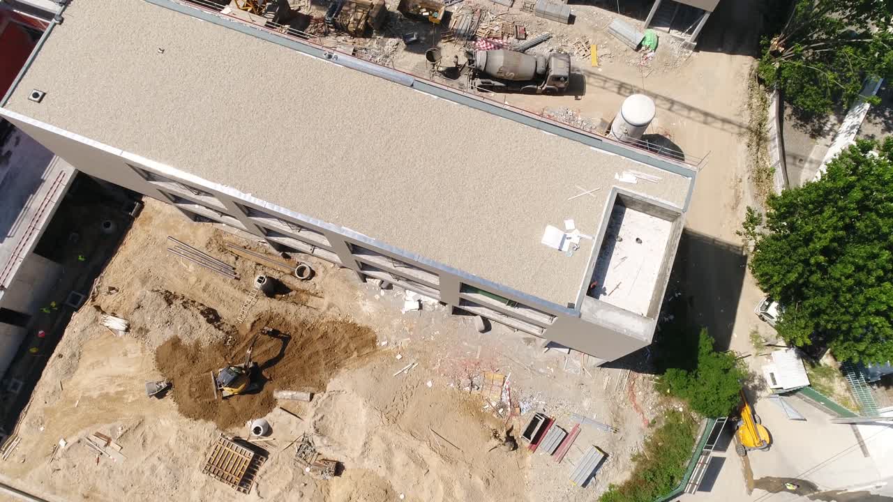 trabajadores en la construcción de edificios