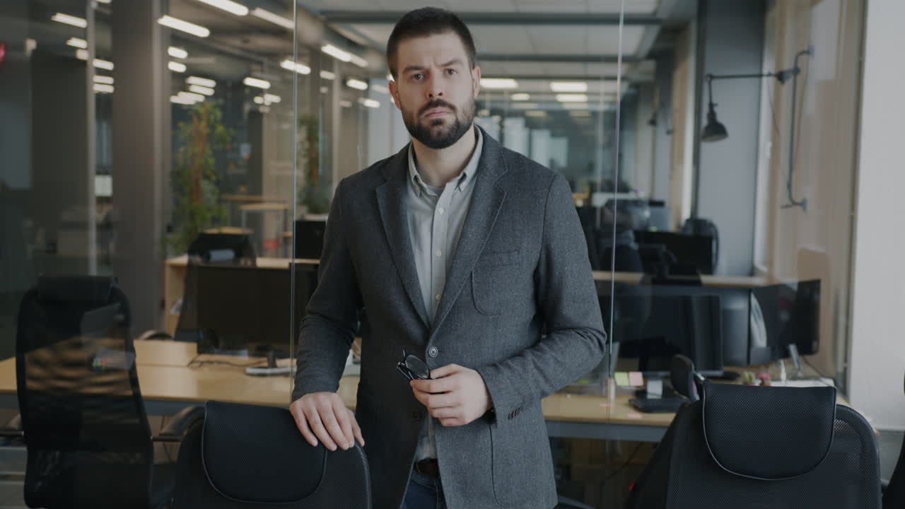 hombre de negocios en el cargo