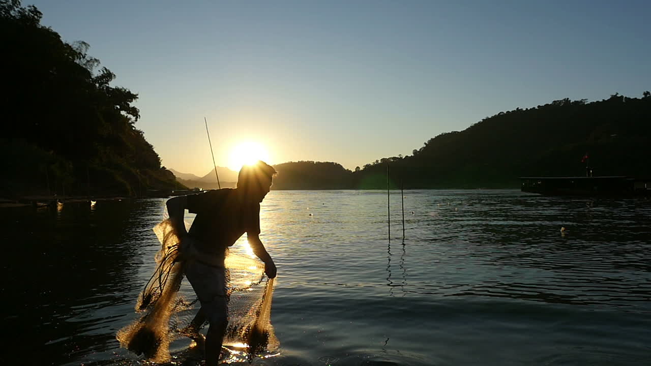 pescador al atardecer