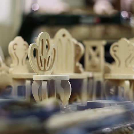 muebles de madera hechos a mano en miniatura
