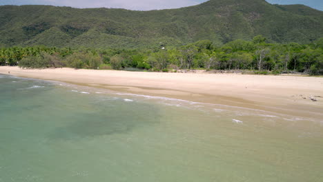 Luftaufnahmen-Des-Tropischen-Paradieses-Im-Hohen-Norden-Von-Queensland,-Australien