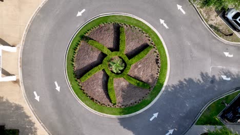 Traffic-circle-in-Myrtle-beach-South-Carolina,-slow-upward-drone-shot