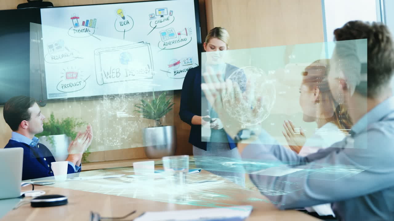 다양한 비즈니스 동료들에게 프레젠테이션을 하는 백인 여성에 대한 화면에 있는 데이터의 애니메이션