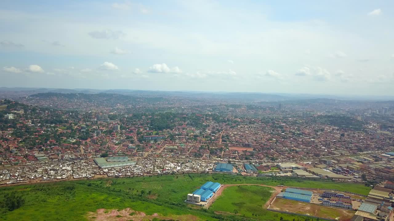 vista aérea del barrio de kisugu en kampala, en el centro de uganda