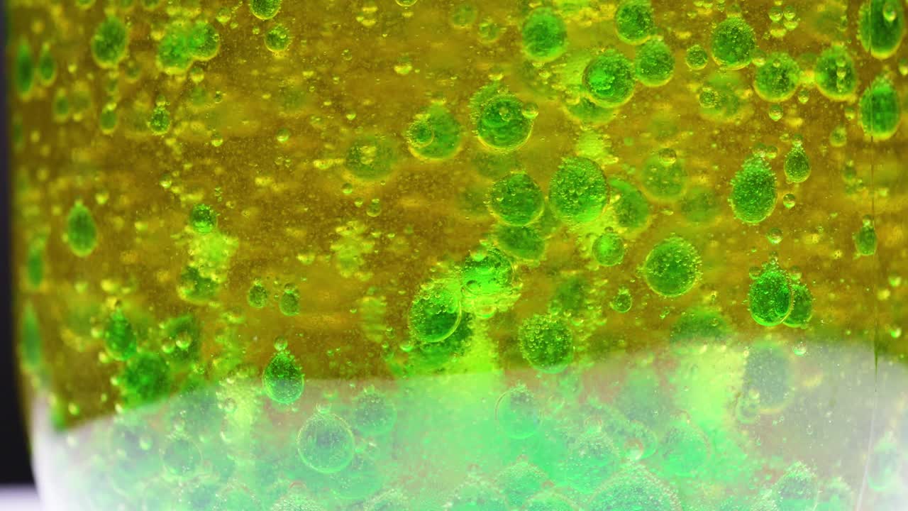 다채로운 액체 층 실험