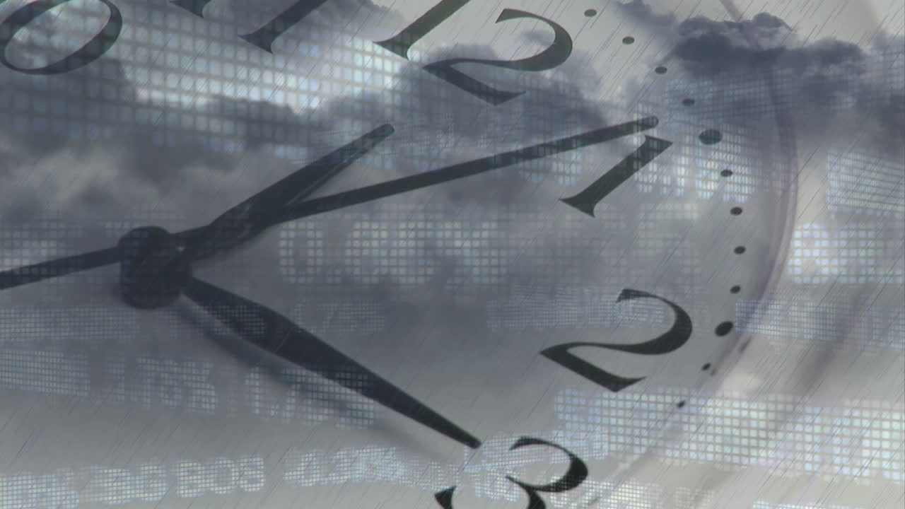 금융 데이터 처리 및 밤 하늘에 대한 시계의 디지털 구성