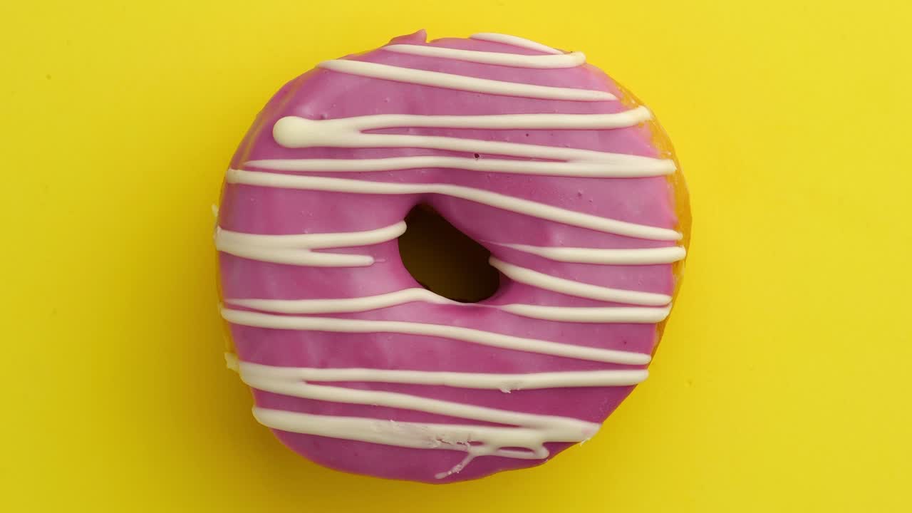 el donut está vidriado de cerca, con un bucle sin costuras.